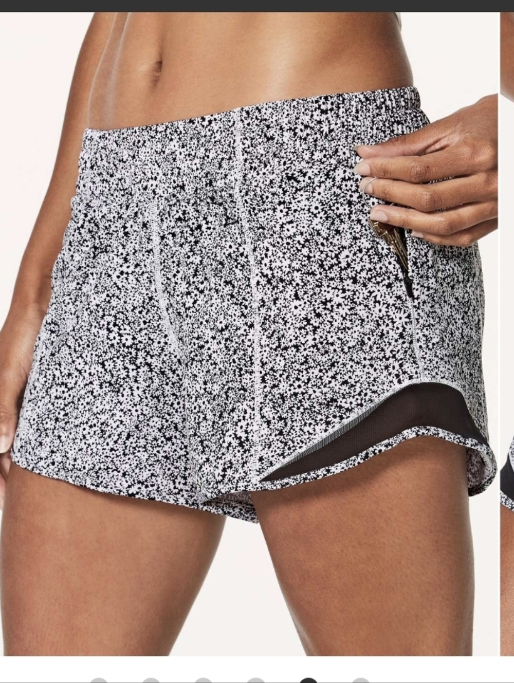 Lululemon Hotty Hot Short II Long 4" In Dittzy Daisy White/ Black Black Size 4